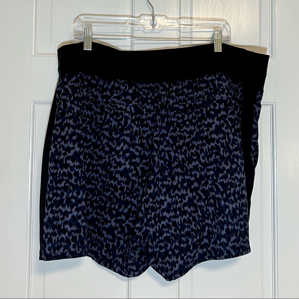 Athleta | Brooklyn Printed Short - EUC - Picture 9 of 12